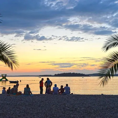 Fuer 2 Personen Ca 20 Qm In Krnica, Istrien Bucht Von Rasa * Krnica