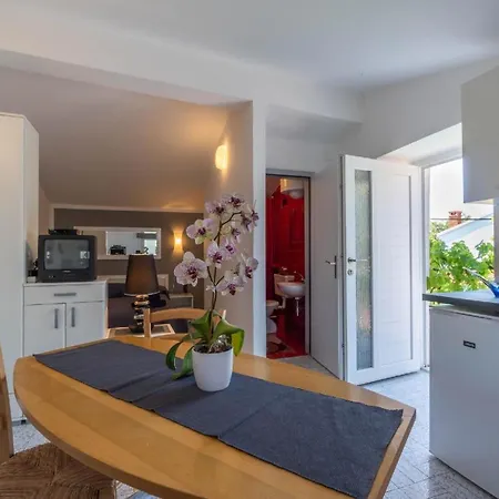 Fuer 2 Personen Ca 20 Qm In Krnica, Istrien Bucht Von Rasa Apartment Krnica